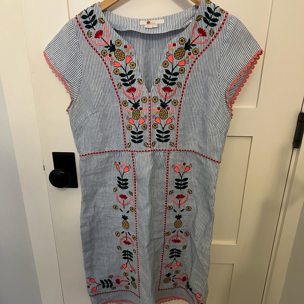 Embroidered floral Boden linen dress. classic style. Light summer linen - Picture 2 of 3